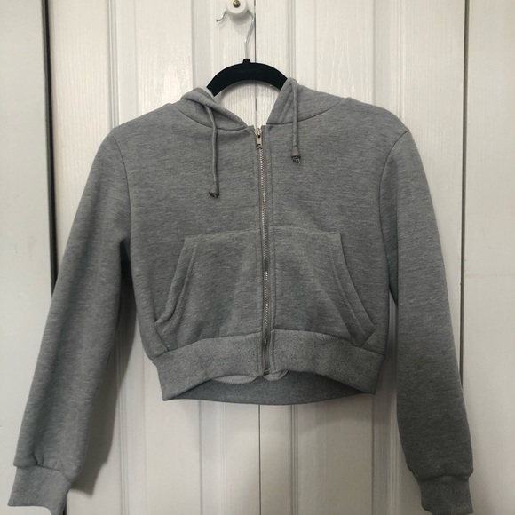 SUPER CUTE CROPPED GREY FLEECE ZIP UP - Picture 2 of 8